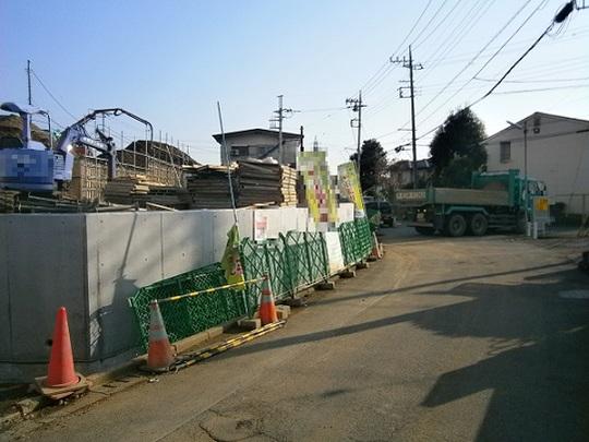 Local photos, including front road. Frontal road