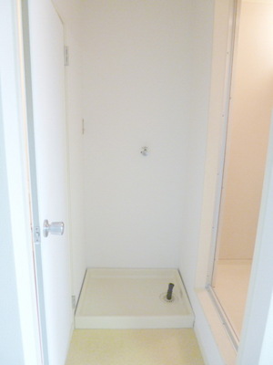 Other Equipment. ☆ Glad Indoor Laundry Area ☆