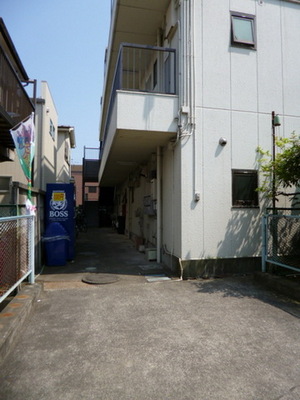 Entrance. Entrance side