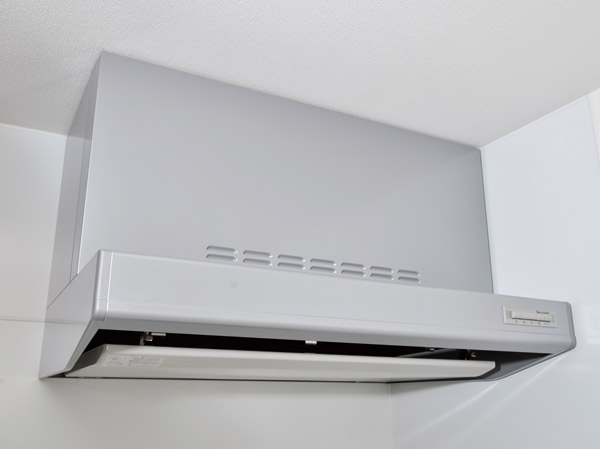 Kitchen.  [Enamel rectification Backed range hood] Excellent design, Oil dirt quickly wiped off by suction has adopted a good enamel rectification Backed range hood.