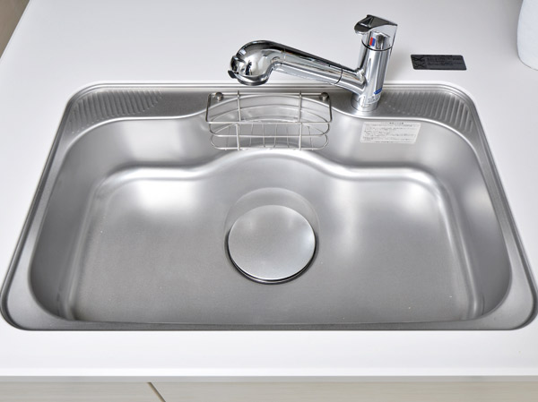 Kitchen.  [Quiet sink] Big pot is also easy to wash in a wide type with depth, Water will reduce the I sound. It is with put pocket detergent and sponge.  ※ All Listings amenities are the same specification