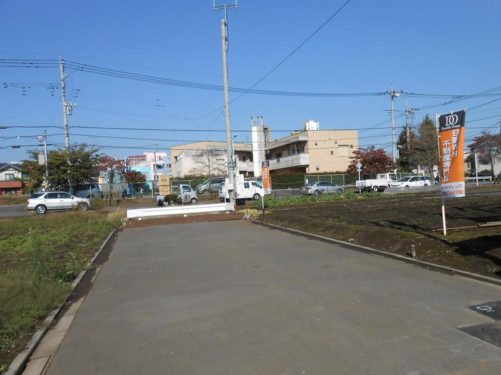 Local photos, including front road. Local (11 May 2013) Shooting