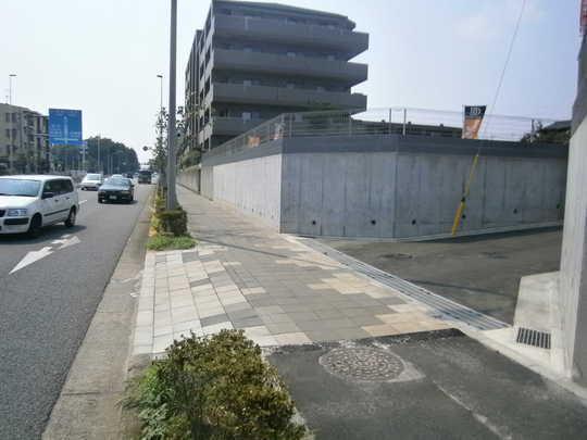 Local photos, including front road. Frontal road