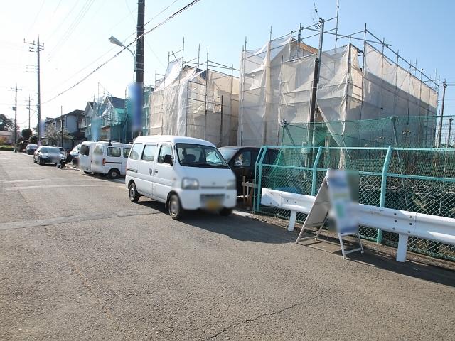 Local photos, including front road. Hino Manganji 3-chome, contact road situation