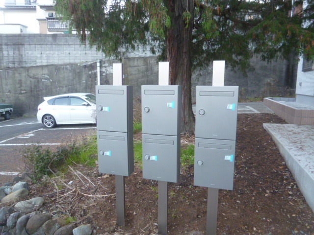 Other common areas. Mailbox