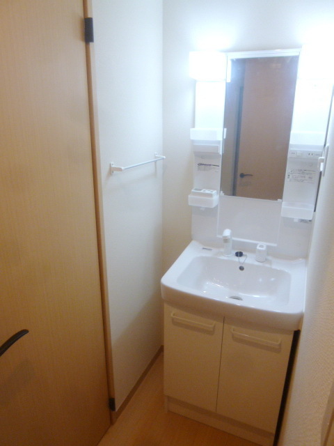 Washroom. There washbasin