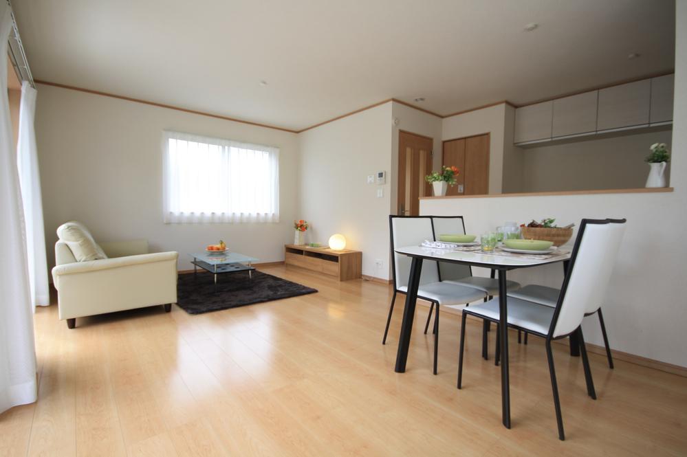 Same specifications photos (living). Example of construction