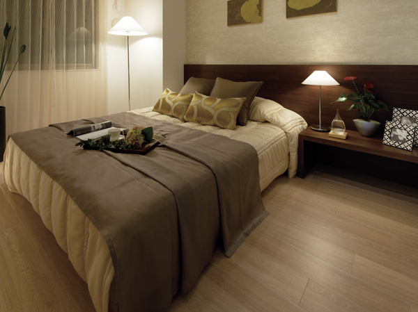  [Western-style 1] About 1.3 tatami walk-in closet is equipped with Western-style. Clothes and accessories is also stored securely