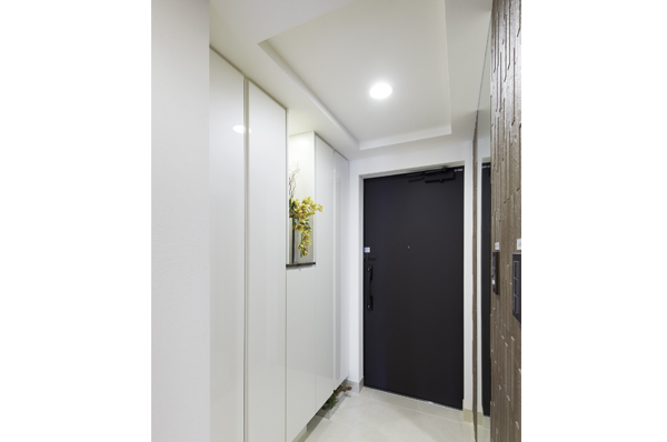 Directions to the model room (a word from the person in charge)