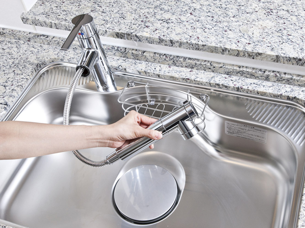 Kitchen.  [Wide sink (silent type) and water purifier integrated shower water washing] Using a damping material to sink back, Water reduces the I sound. Also easy to wash large pots and pans, width ・ It is the comfort sink in depth both. Also, Adopt a shower type in single lever mixing faucet. Since the nozzle is extended, Wash every corner of the sink. Happy to wash the big pot.