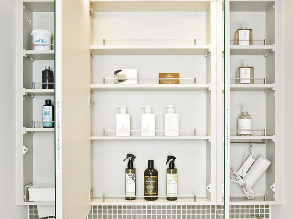 Bathing-wash room.  [Kagamiura storage with triple mirror] More widely the wash room, It employs a large mirror to beautify production. The mirror surface back, Such as cosmetics supplies and accessories, you can store plenty.