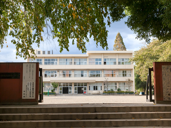 Surrounding environment. Hino sixth elementary school (about 800m ・ A 10-minute walk)