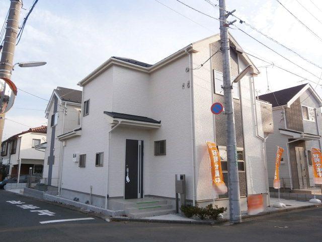 Local appearance photo. 1 Building