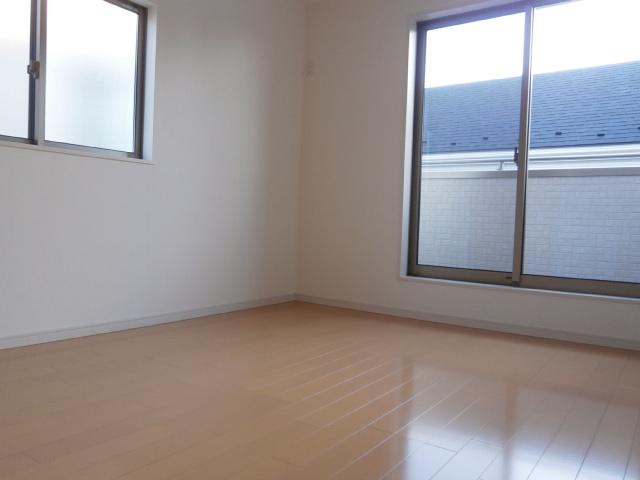 Non-living room. 1 Building