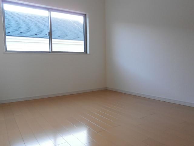 Non-living room. 1 Building