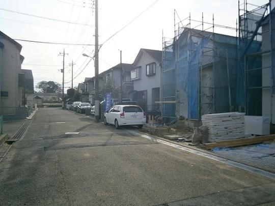 Local photos, including front road. Frontal road