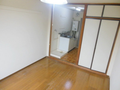 Other room space. Bright Western-style