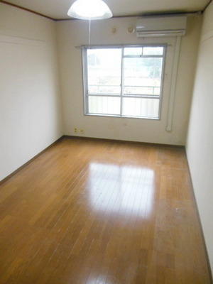 Living and room. I Western-style is also bright