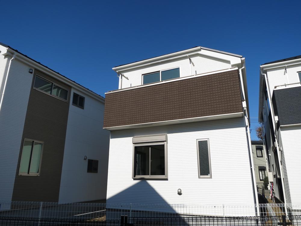 Local appearance photo. Local (11 May 2013) Shooting