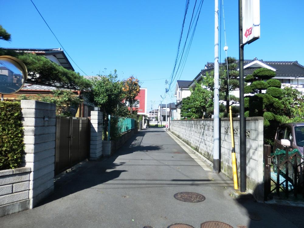 Local photos, including front road. Local (10 May 2013) Shooting