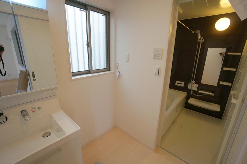 Wash basin, toilet. bathroom