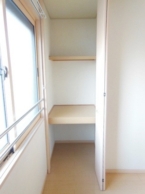 Receipt. ☆ Plenty of storage ☆