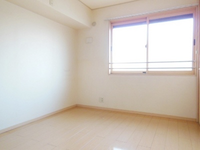 Living and room. ☆ Spacious living room space ☆