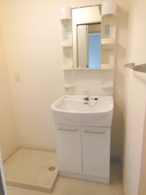 Washroom. ☆ A strong ally independent wash basin of a busy morning ☆