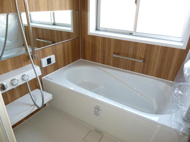 Bathroom. 6 Building