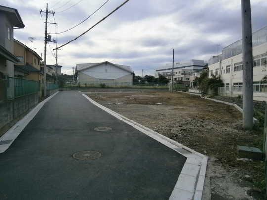 Local photos, including front road. Frontal road