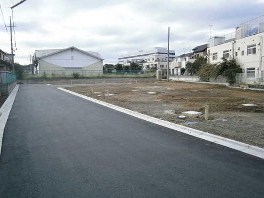 Local photos, including front road. Frontal road