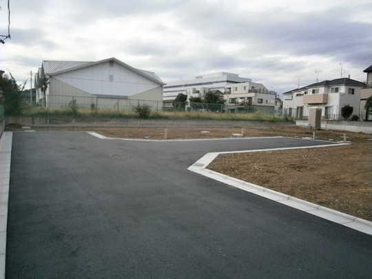 Local photos, including front road. Frontal road