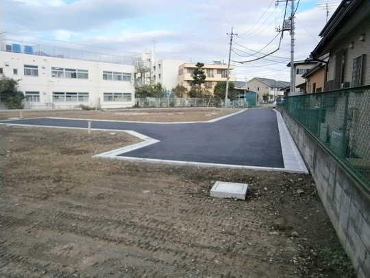 Local photos, including front road. Frontal road