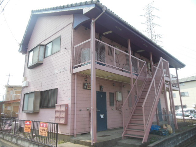 Building appearance. Is a quiet environment