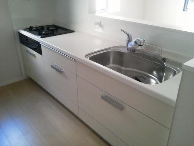 Kitchen. System kitchen ・ ・ ・ Artificial marble counter ・ With water purifier ・ Slide storage