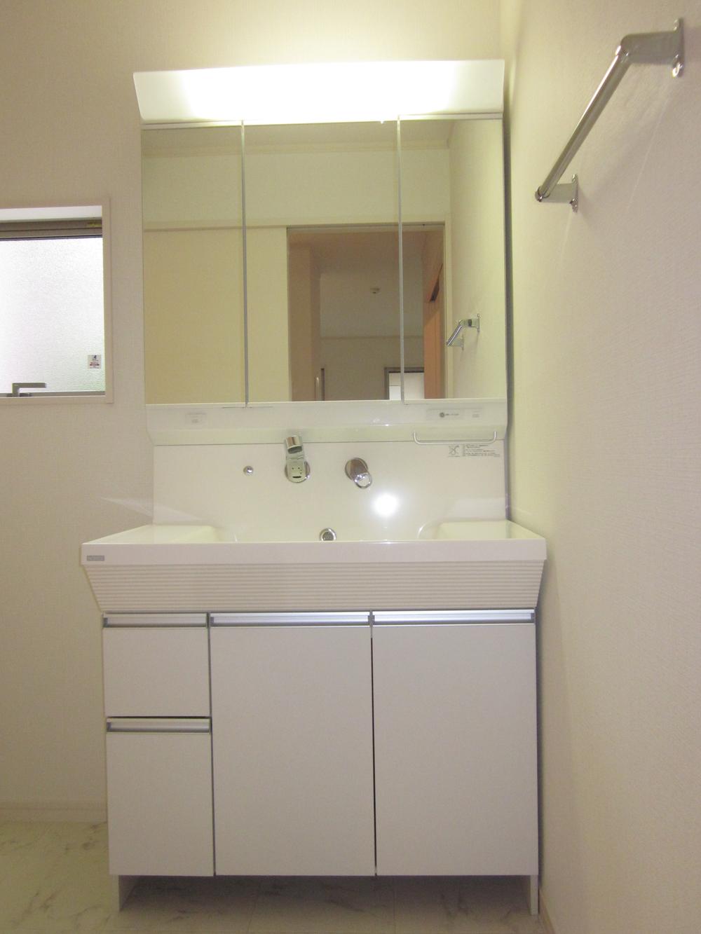 Wash basin, toilet. Indoor (10 May 2013) Shooting ※ It will be the example of construction.