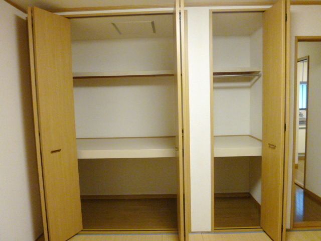 Receipt. A lot of luggage enters storage space