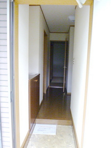 Entrance. Beautiful entrance that shoebox also properly