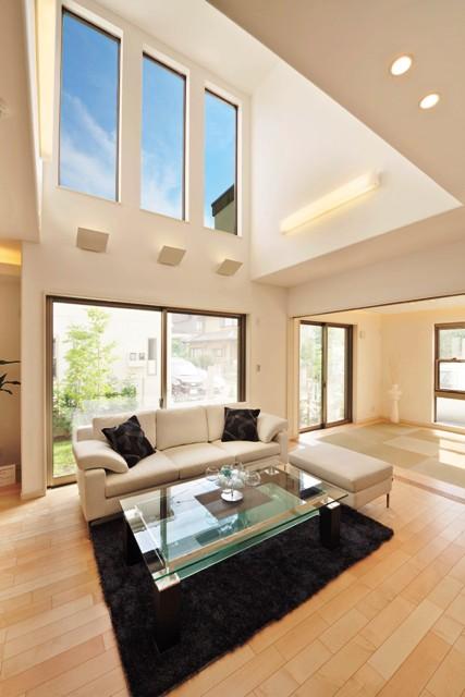 Same specifications photos (living). Wide it is living.