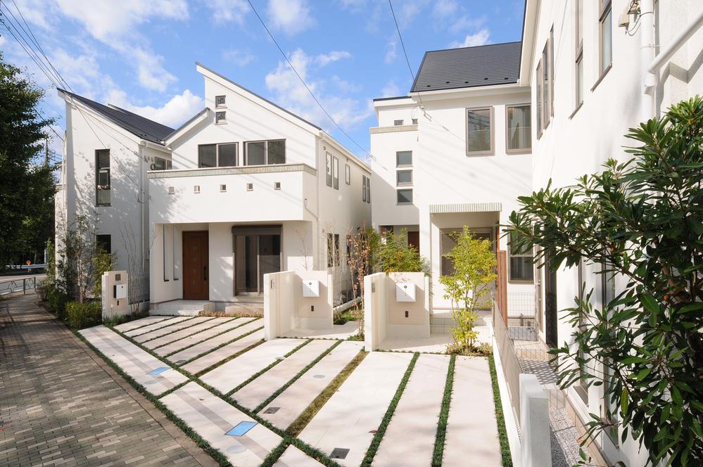 Same specifications photos (appearance). We further grade up than originally planned.