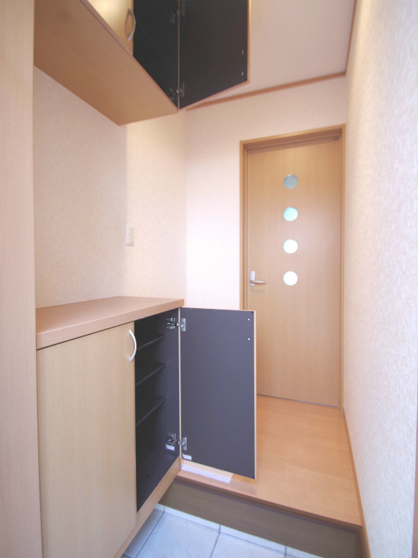 Other Equipment. Entrance shoe box