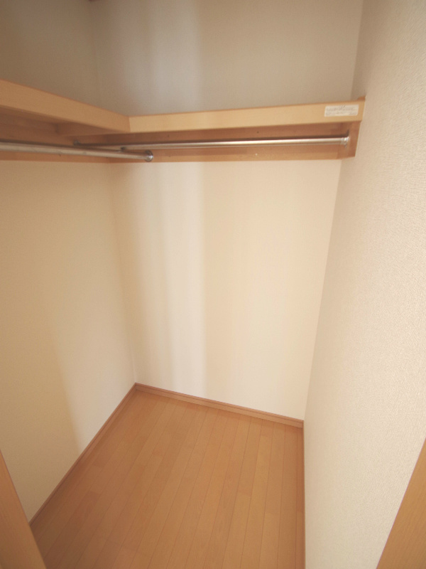 Receipt. Walk-in closet