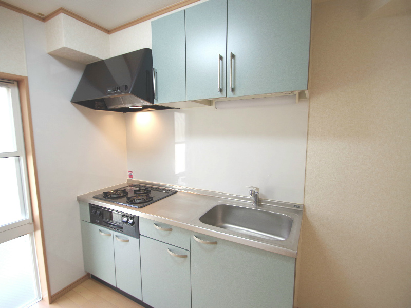 Kitchen. 2-neck system kitchen with a happy grill!