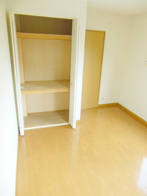 Other room space. Flooring I also shiny bean paste