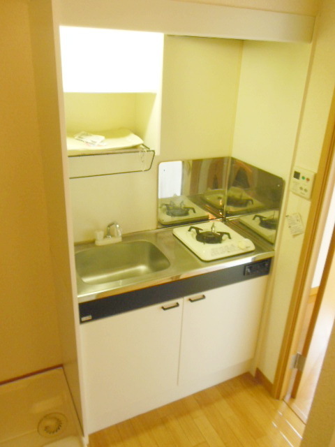 Kitchen. Cook with happy 1-neck gas system Kitchen