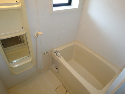 Bath.  ☆ There is a window in the bath ☆