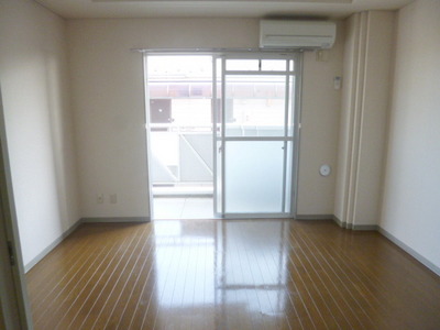 Other room space. Sunny