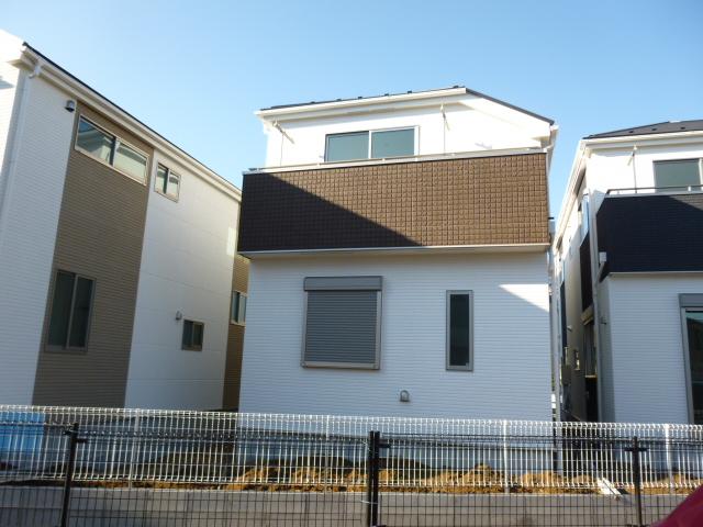 Local appearance photo. Building 2