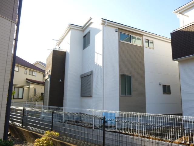 Local appearance photo. Building 3