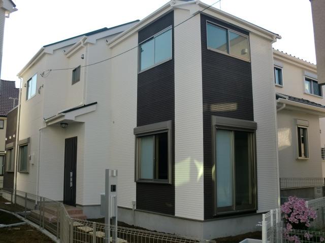 Local appearance photo. Local (12 May 2013) Shooting